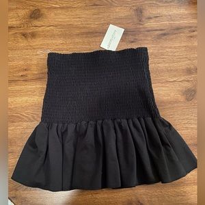 Black fitted smocked skirt